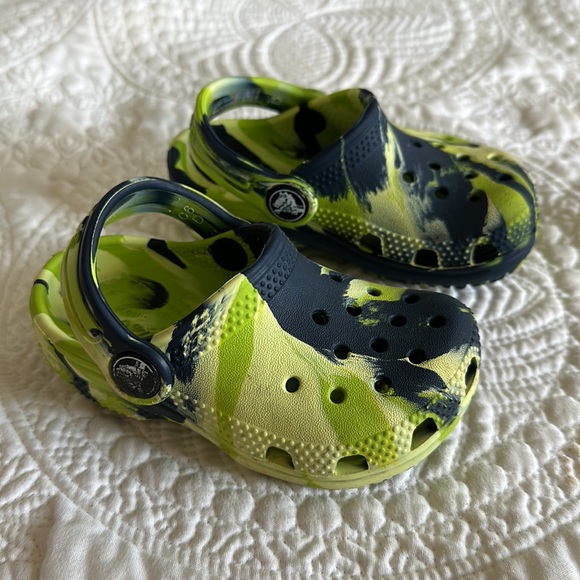 Infant Crocs size 6 - Picture 3 of 7